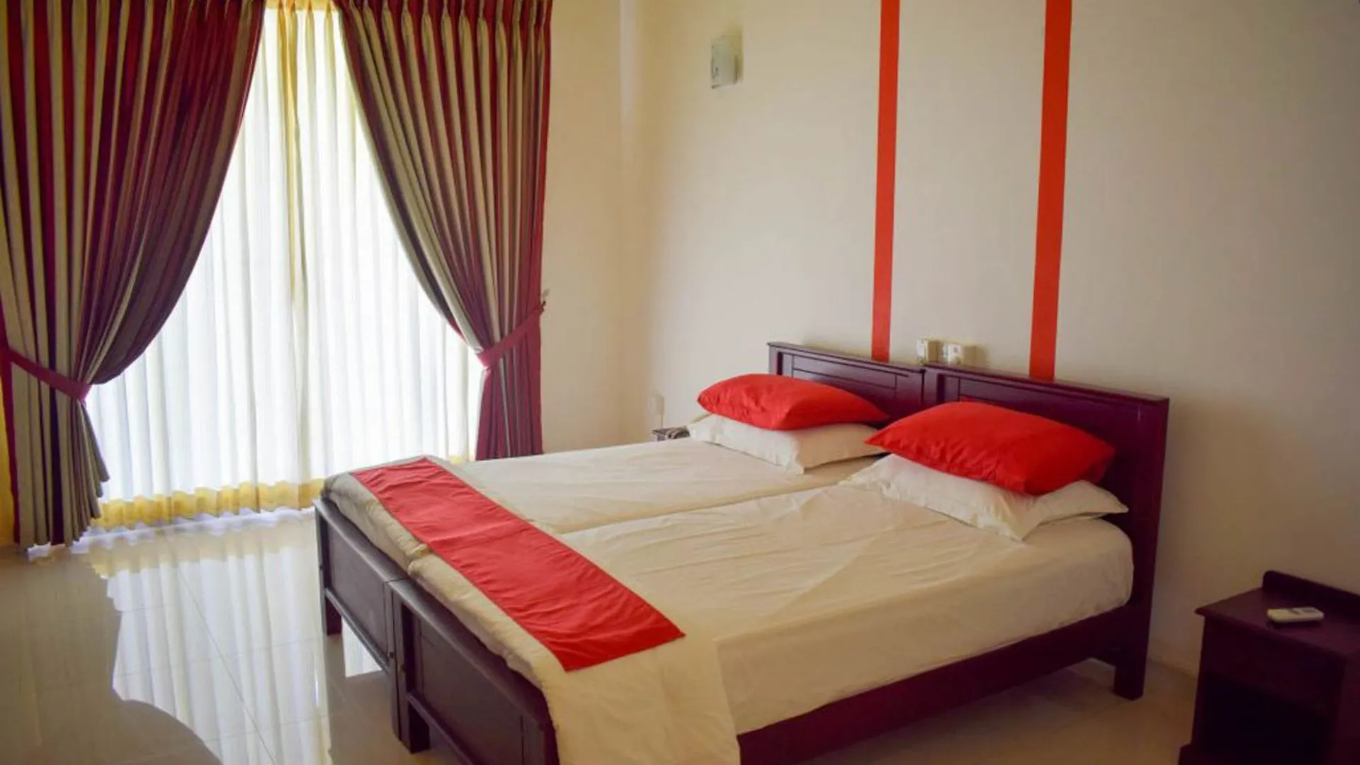 ** Hotel Yoho Rainbow Lagoon Villa Negombo Sri Lanka