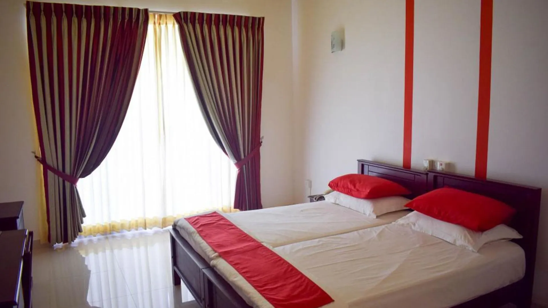 Yoho Rainbow Lagoon Villa Negombo