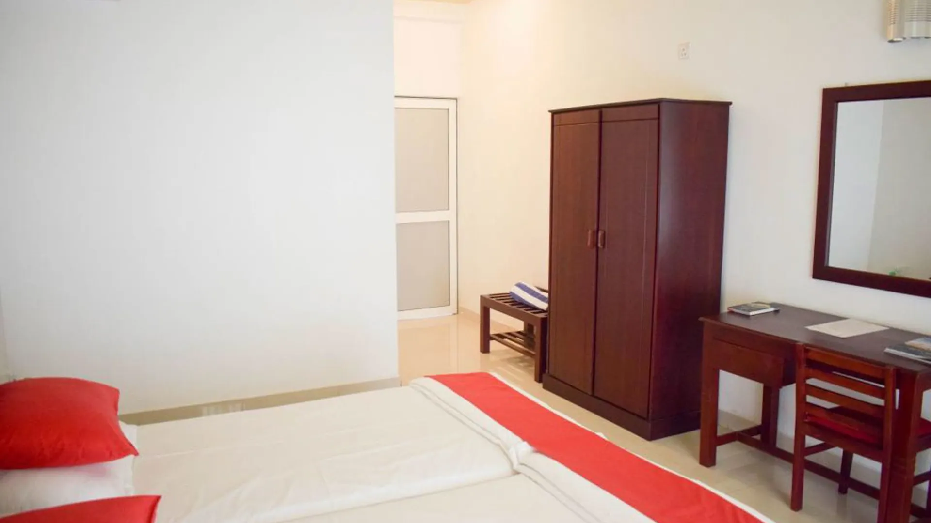 Yoho Rainbow Lagoon Villa Negombo 2*,