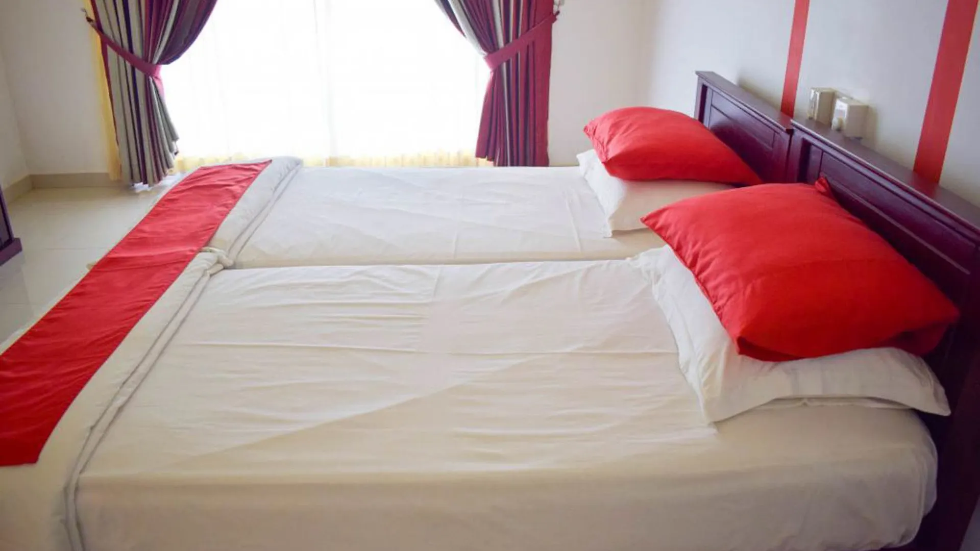 Yoho Rainbow Lagoon Villa Negombo Hotel