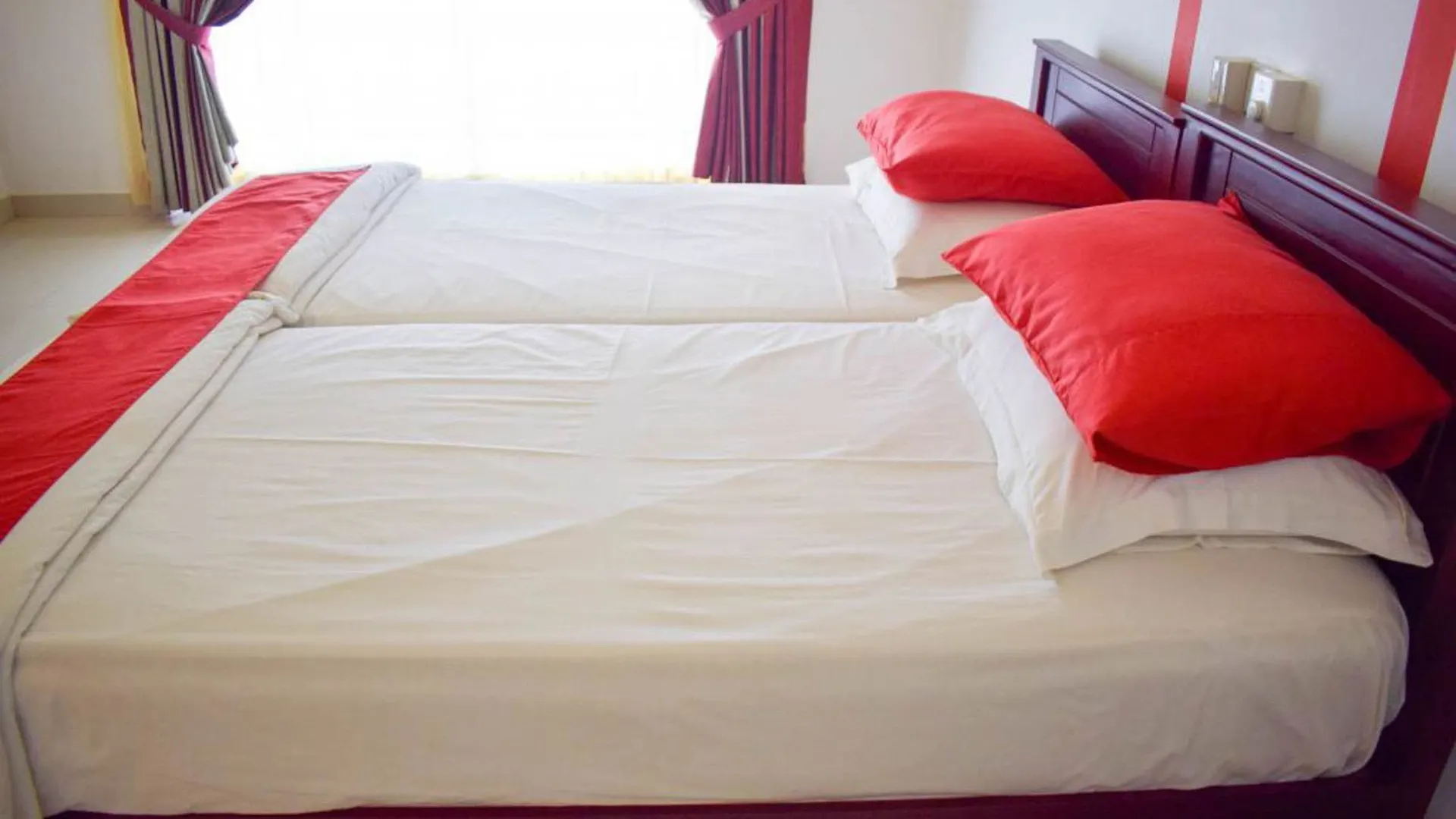 Yoho Rainbow Lagoon Villa Negombo