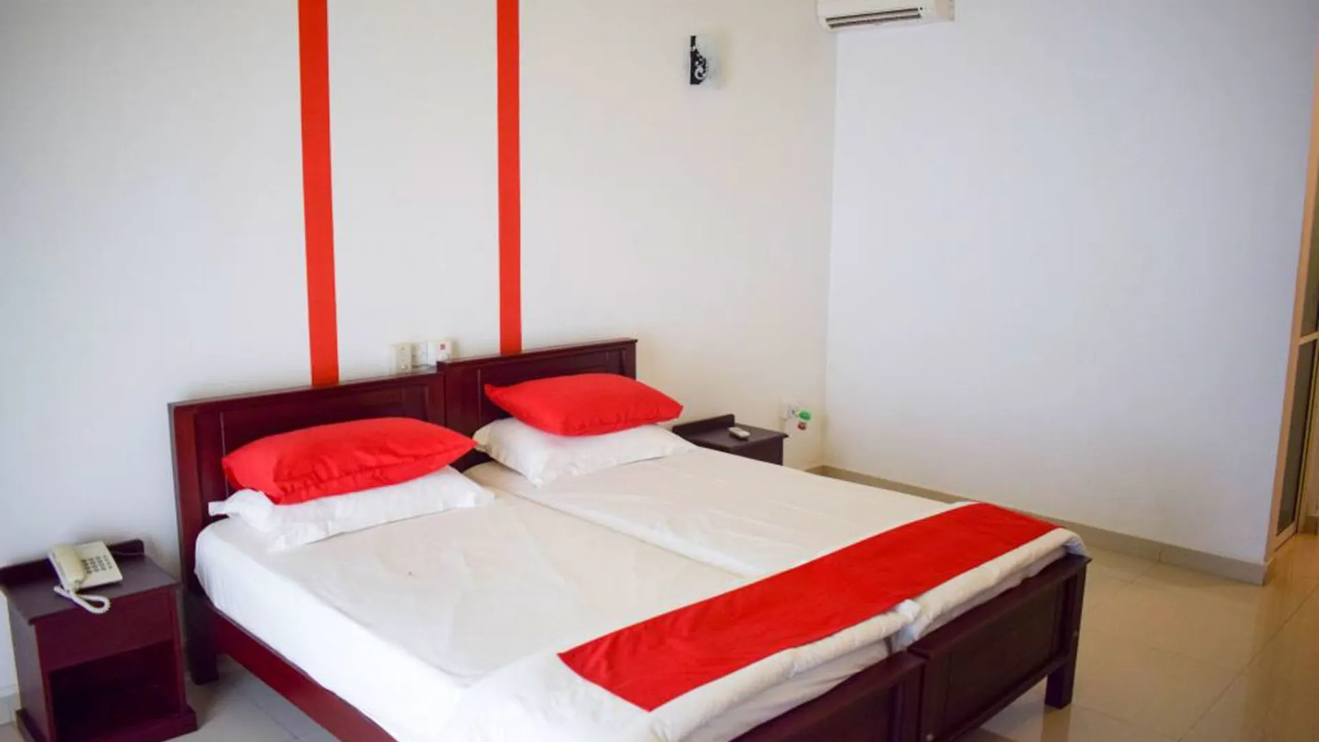 Yoho Rainbow Lagoon Villa Negombo 2*,  Sri Lanka