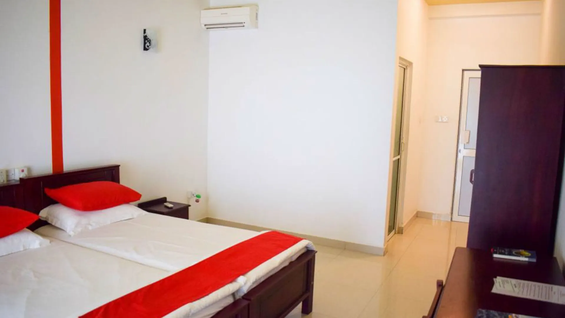 Hotel Yoho Rainbow Lagoon Villa Negombo