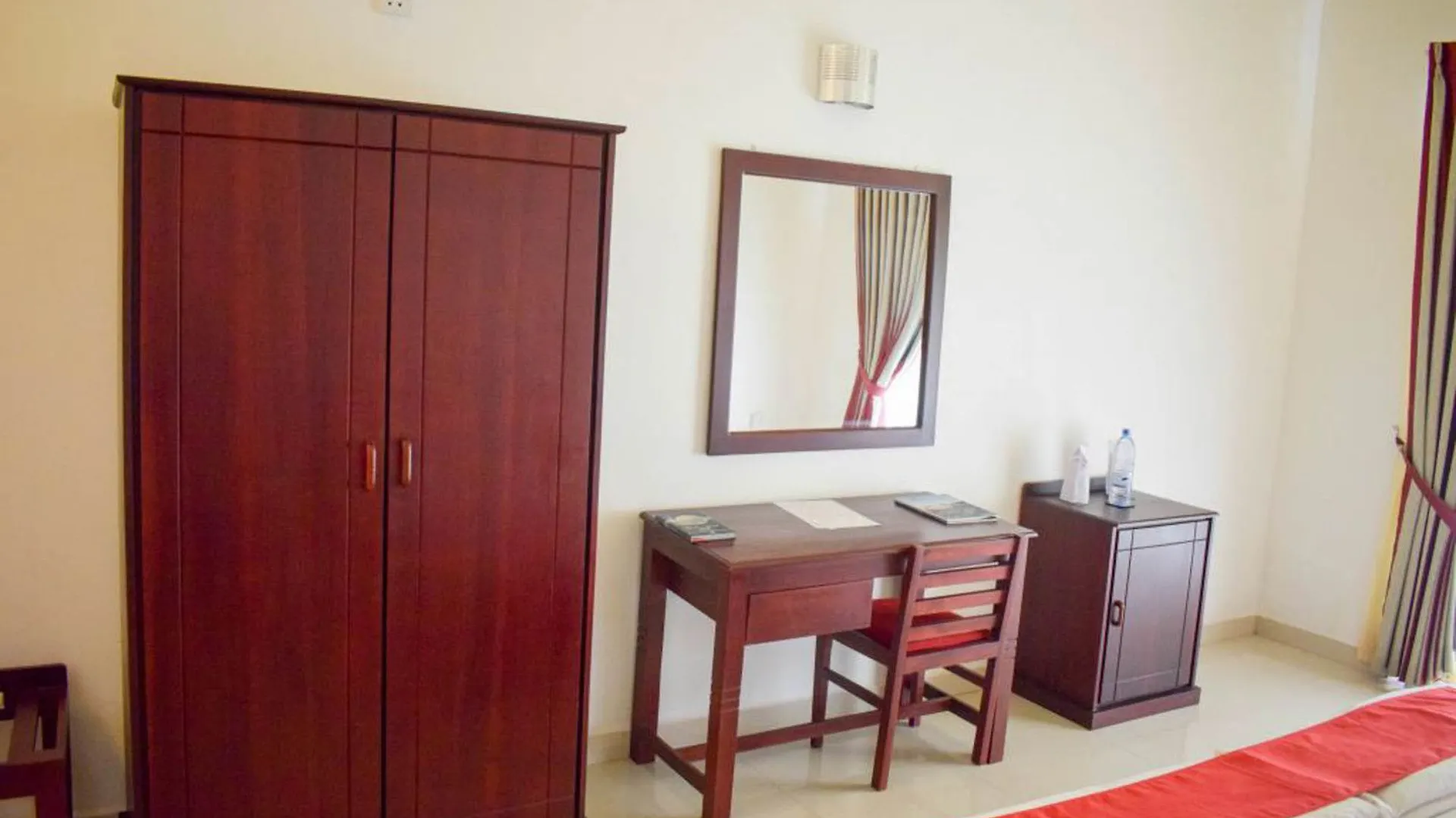 Yoho Rainbow Lagoon Villa Negombo 2*,